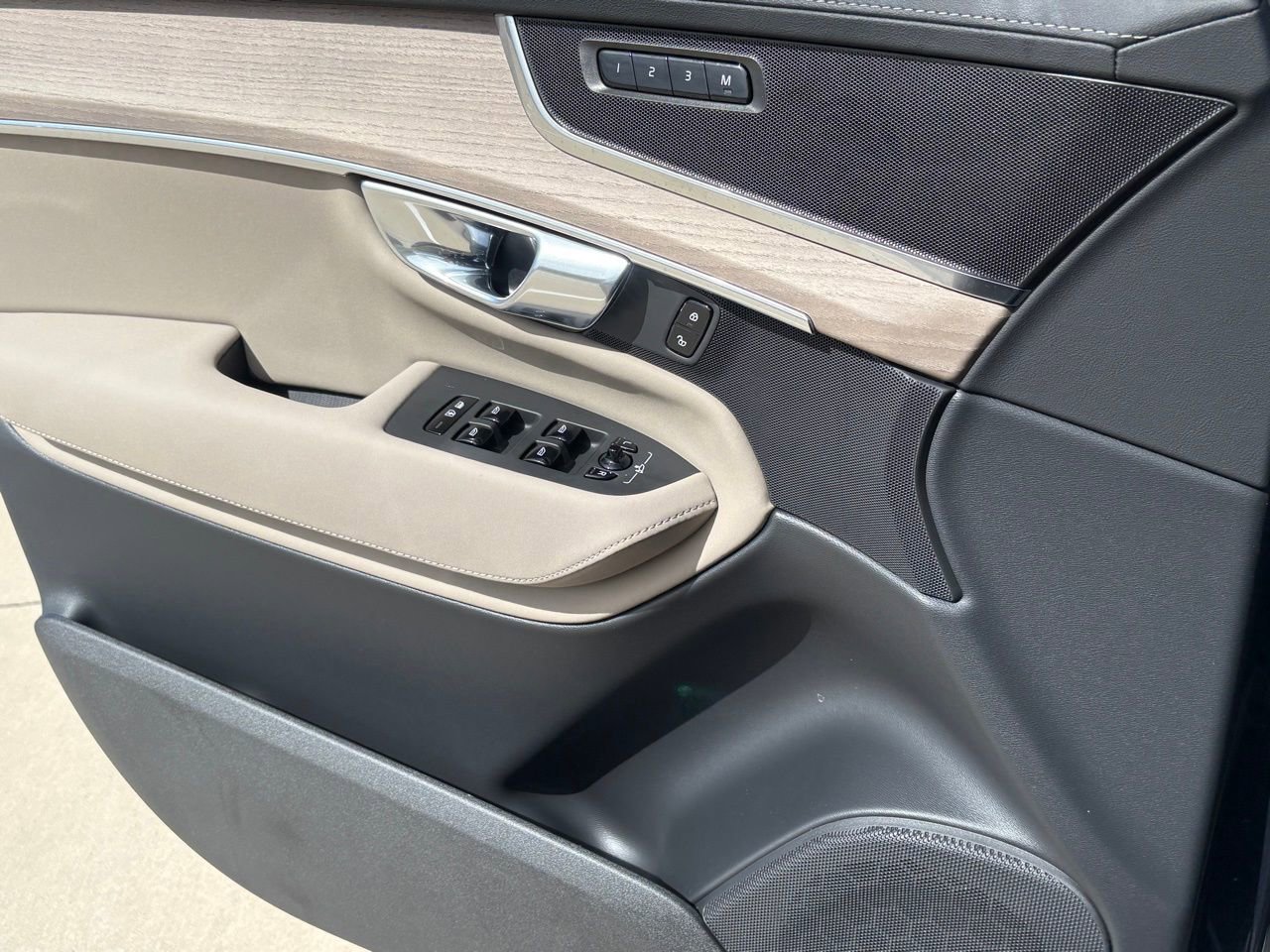 New 2026 Volvo XC90 T8 Core w/ Protection Package Premier image 18