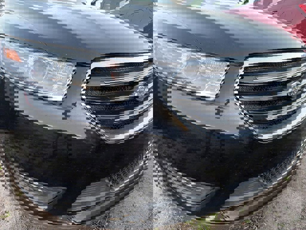 Used 2017 Ford Taurus Limited FWD image 3