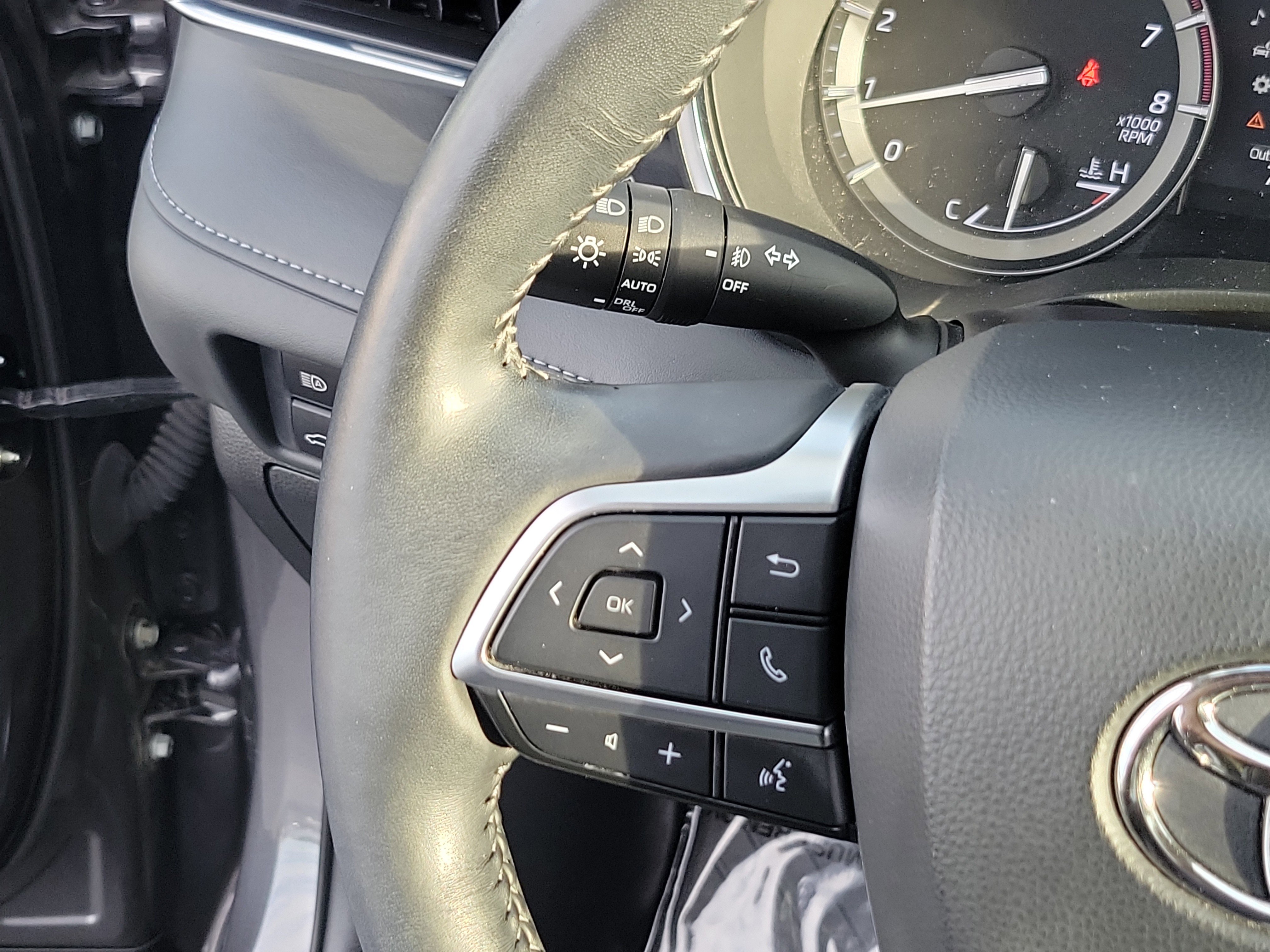 Certified 2021 Toyota Highlander Platinum AWD/4WD image 25