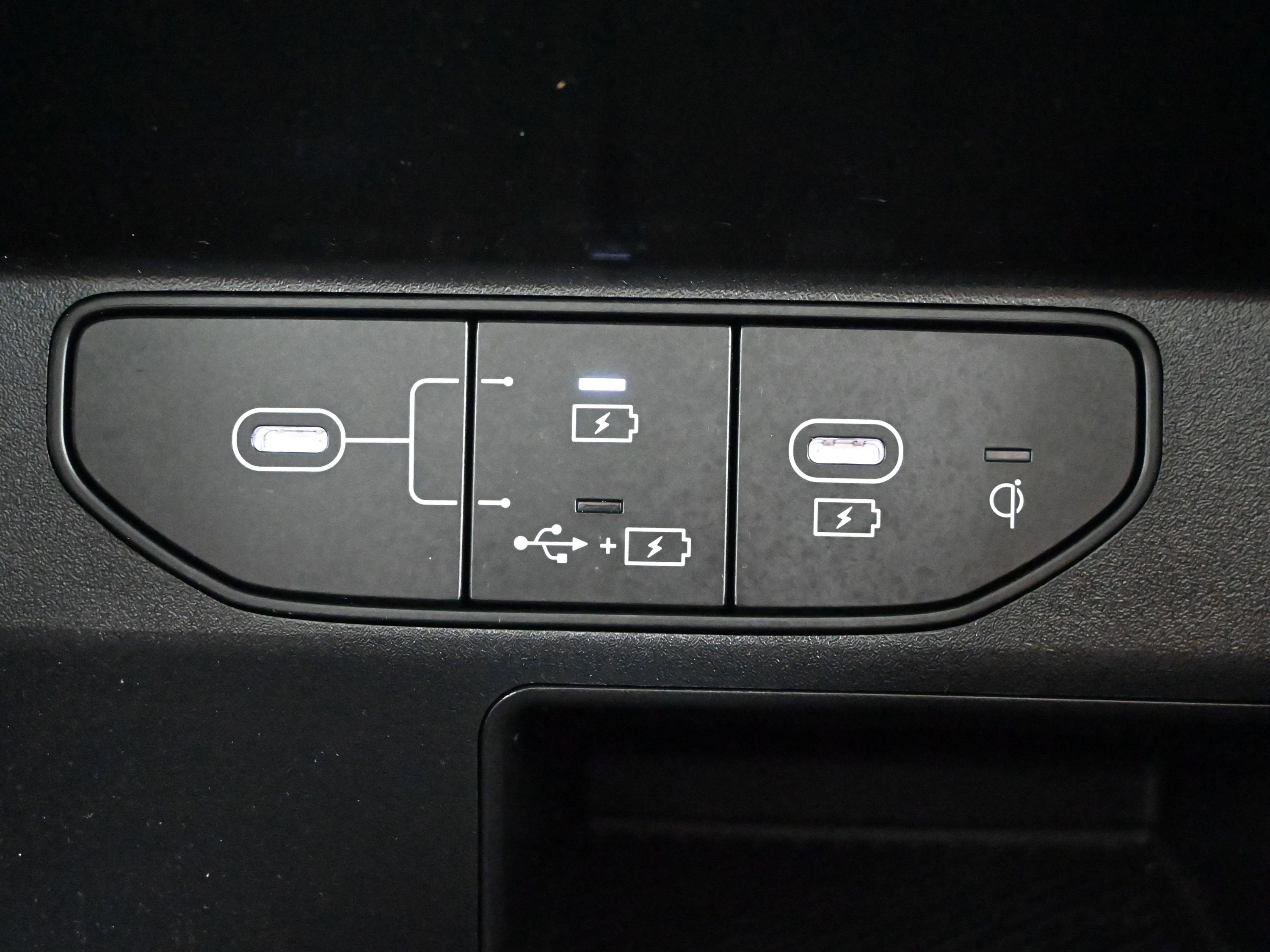 Used 2024 Kia Sorento EX w/ Panoramic Sunroof Package image 19