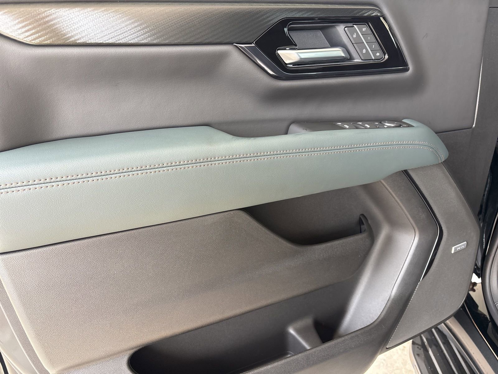 New 2026 GMC Yukon AT4 w/ LPO, Floor Liner Package image 10