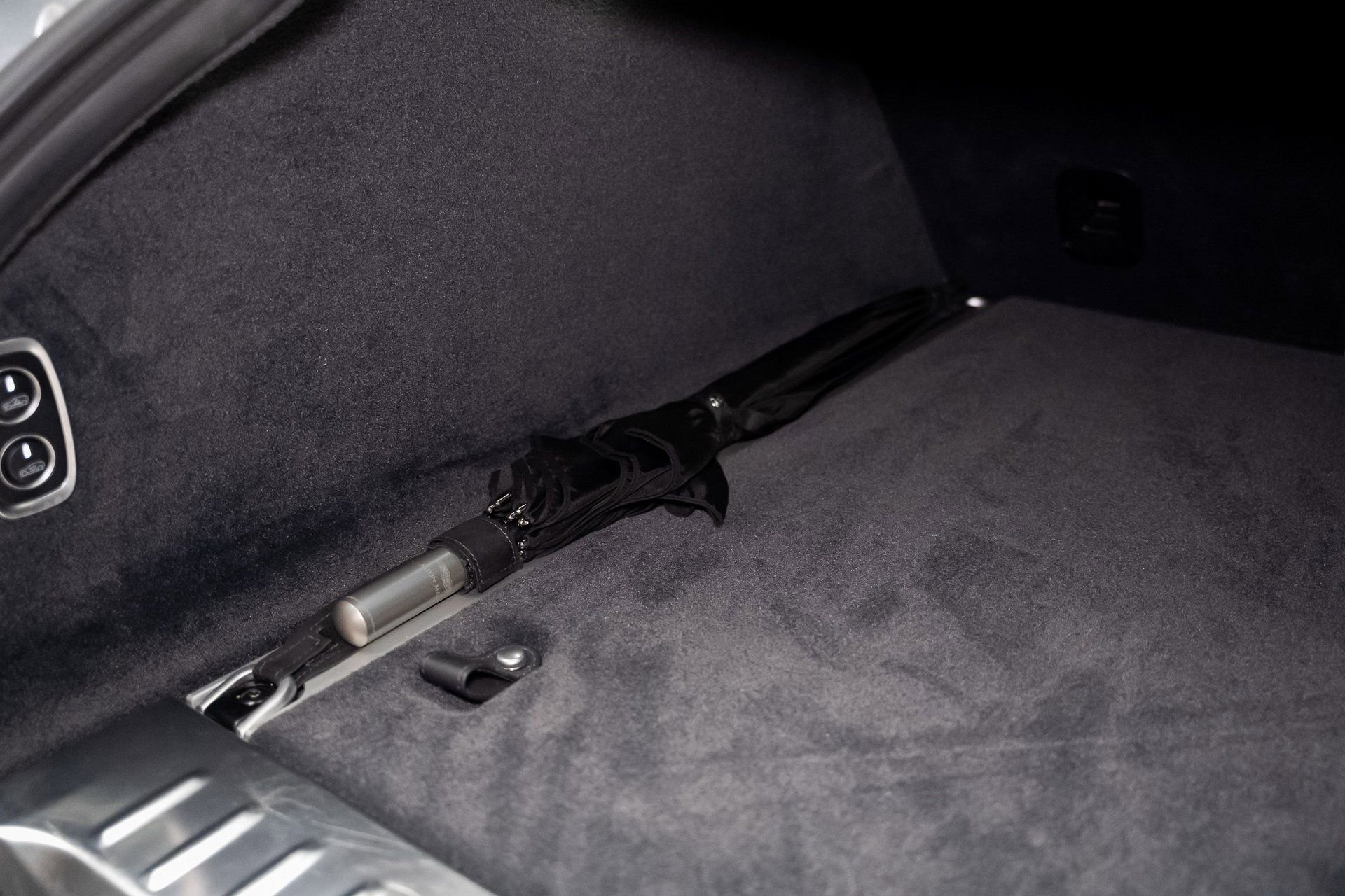 Used 2022 Aston Martin DBX image 73