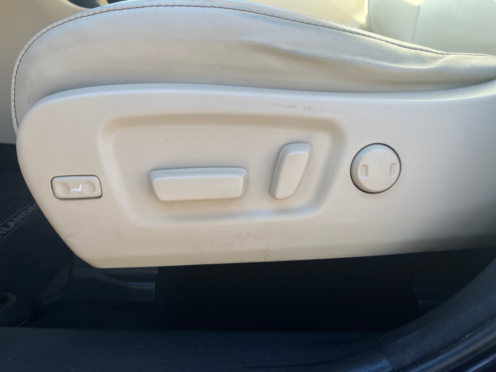 Used 2016 Toyota Highlander XLE FWD image 17