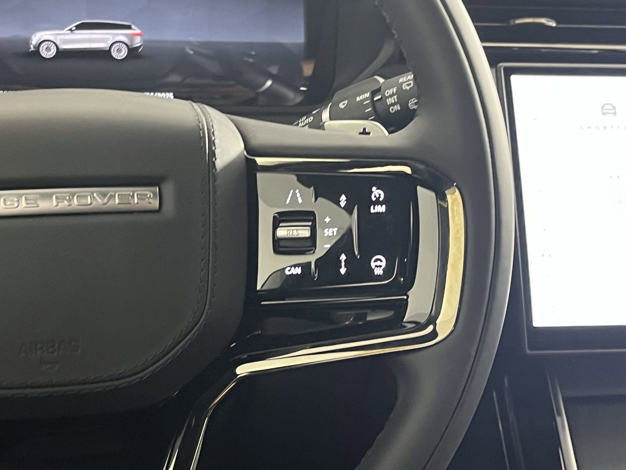 New 2026 Land Rover Range Rover Velar Dynamic SE image 17