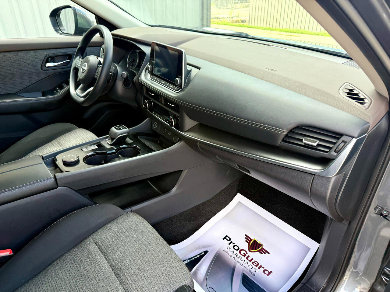 Used 2023 Nissan Rogue SV image 11