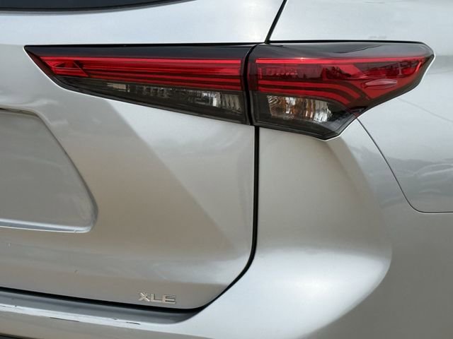 Used 2023 Toyota Highlander XLE FWD image 7