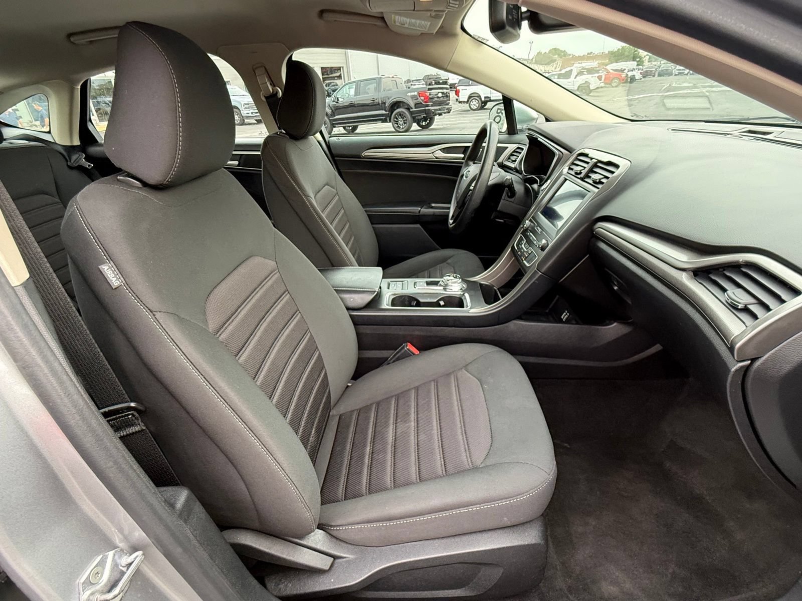 Used 2020 Ford Fusion SE FWD image 17