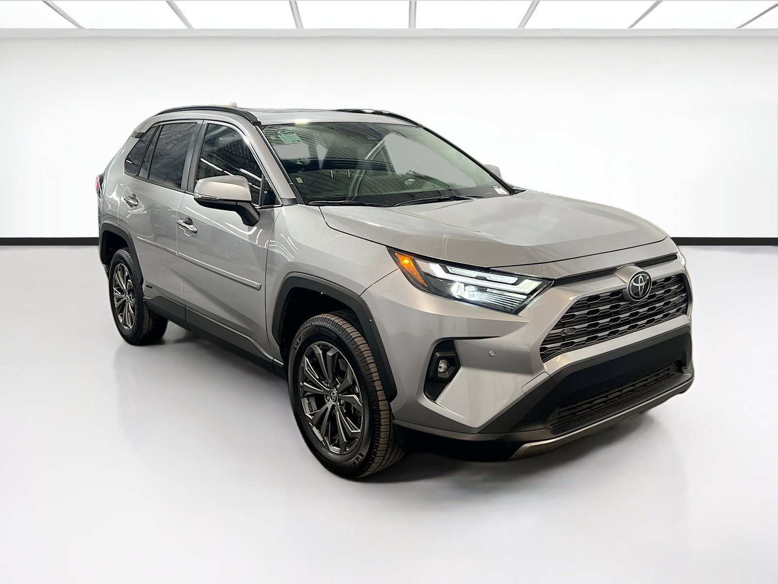 Used 2025 Toyota RAV4 Limited w/ Weather Package AWD/4WD image 3