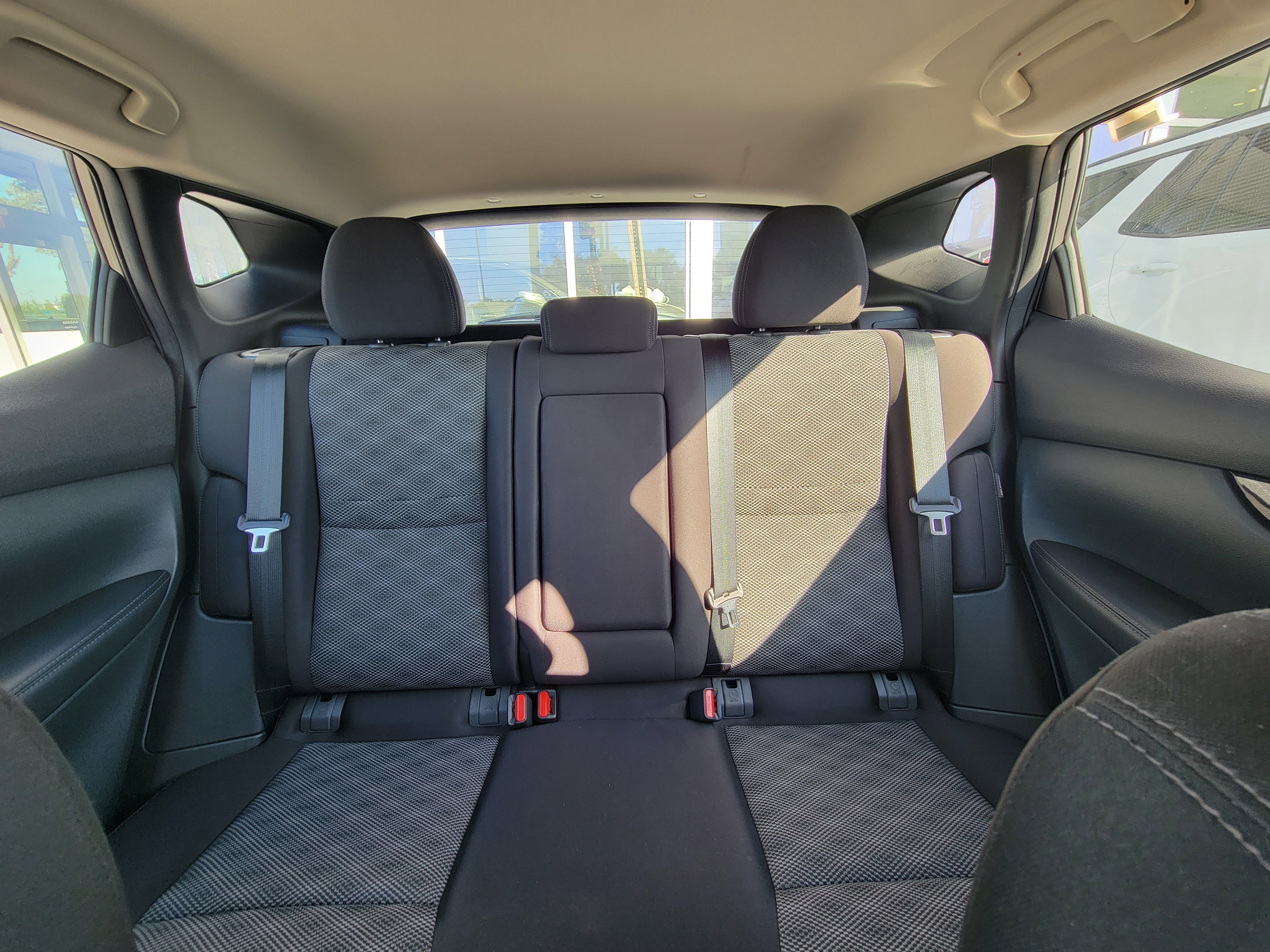 Used 2020 Nissan Rogue Sport SV image 15