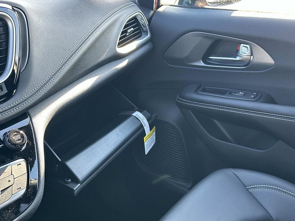 New 2026 Chrysler Pacifica Select w/ S Appearance Package FWD image 17