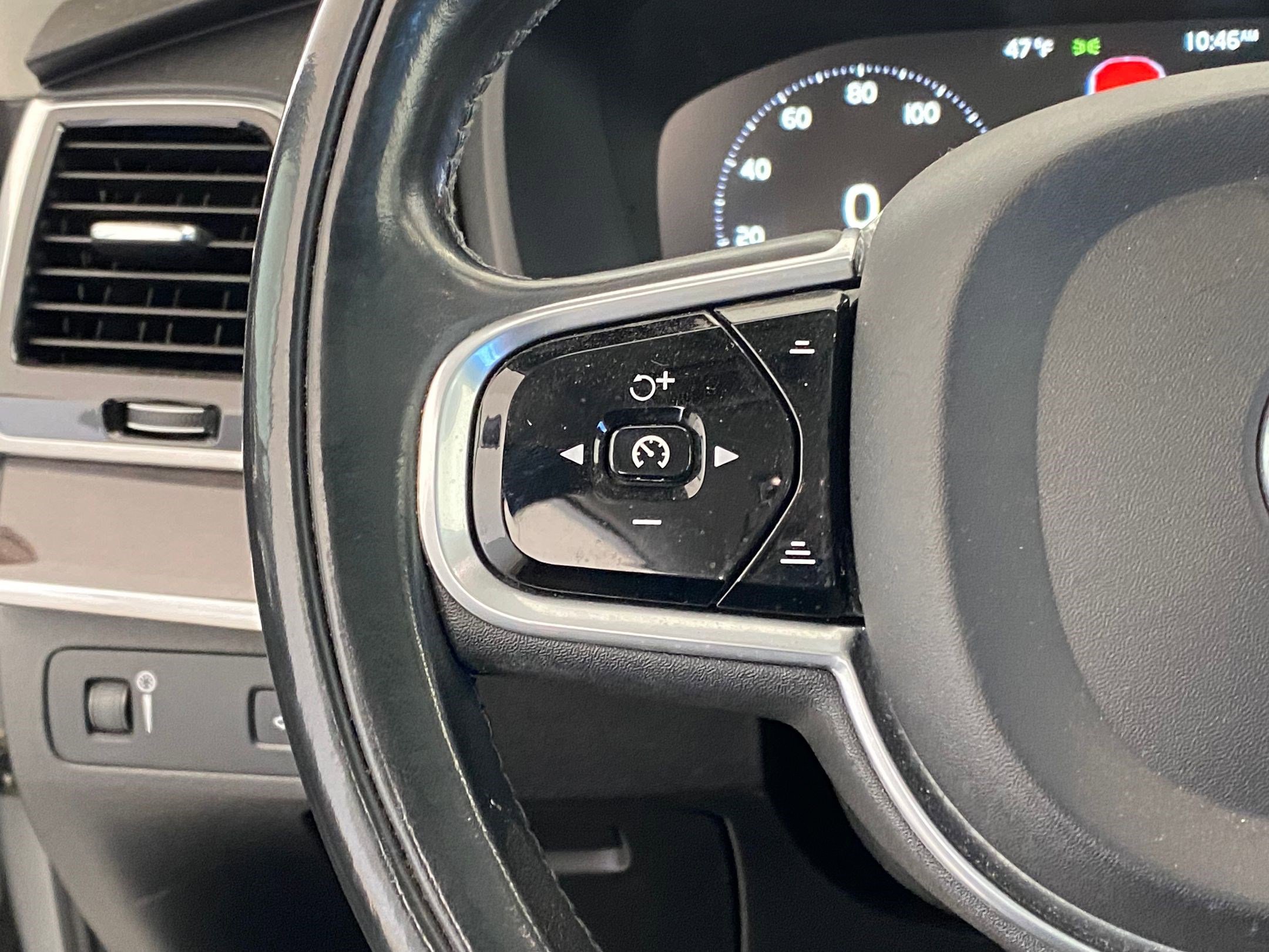 Used 2017 Volvo XC90 T6 Momentum w/ Vision Package image 17