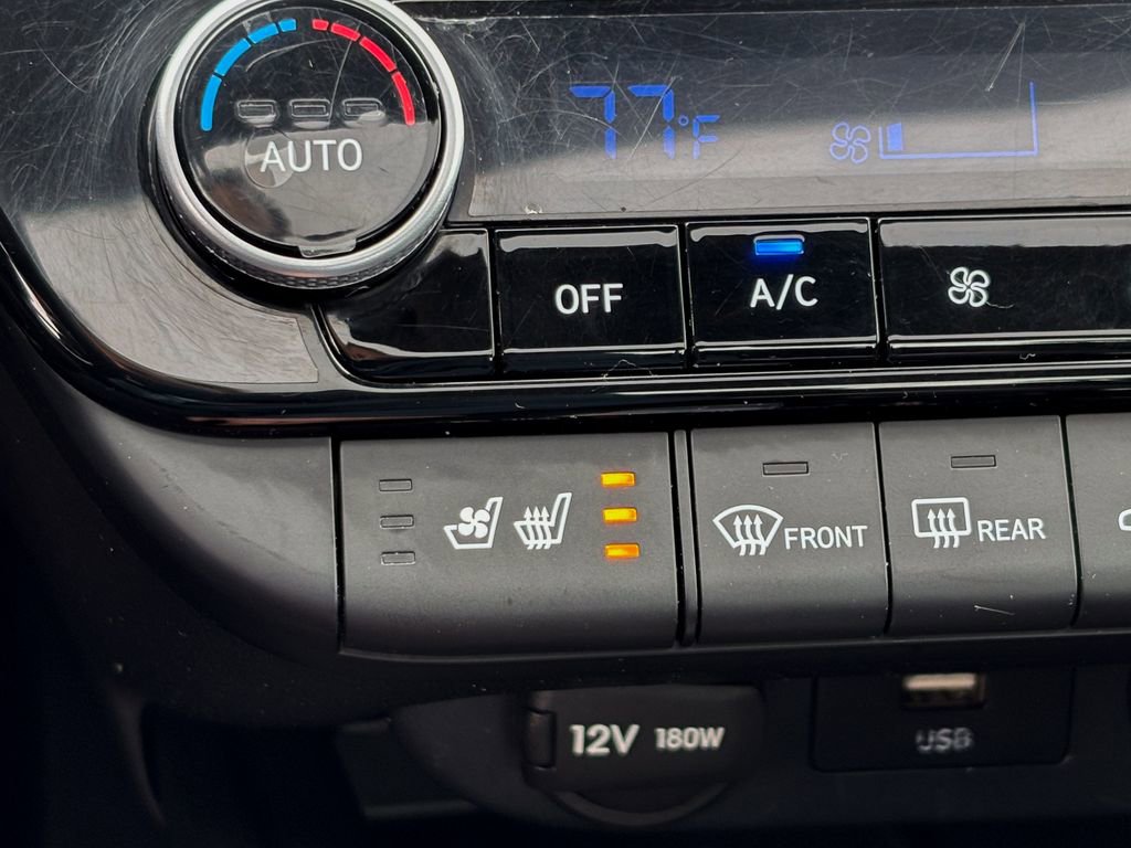 Used 2025 Hyundai Elantra Limited image 25