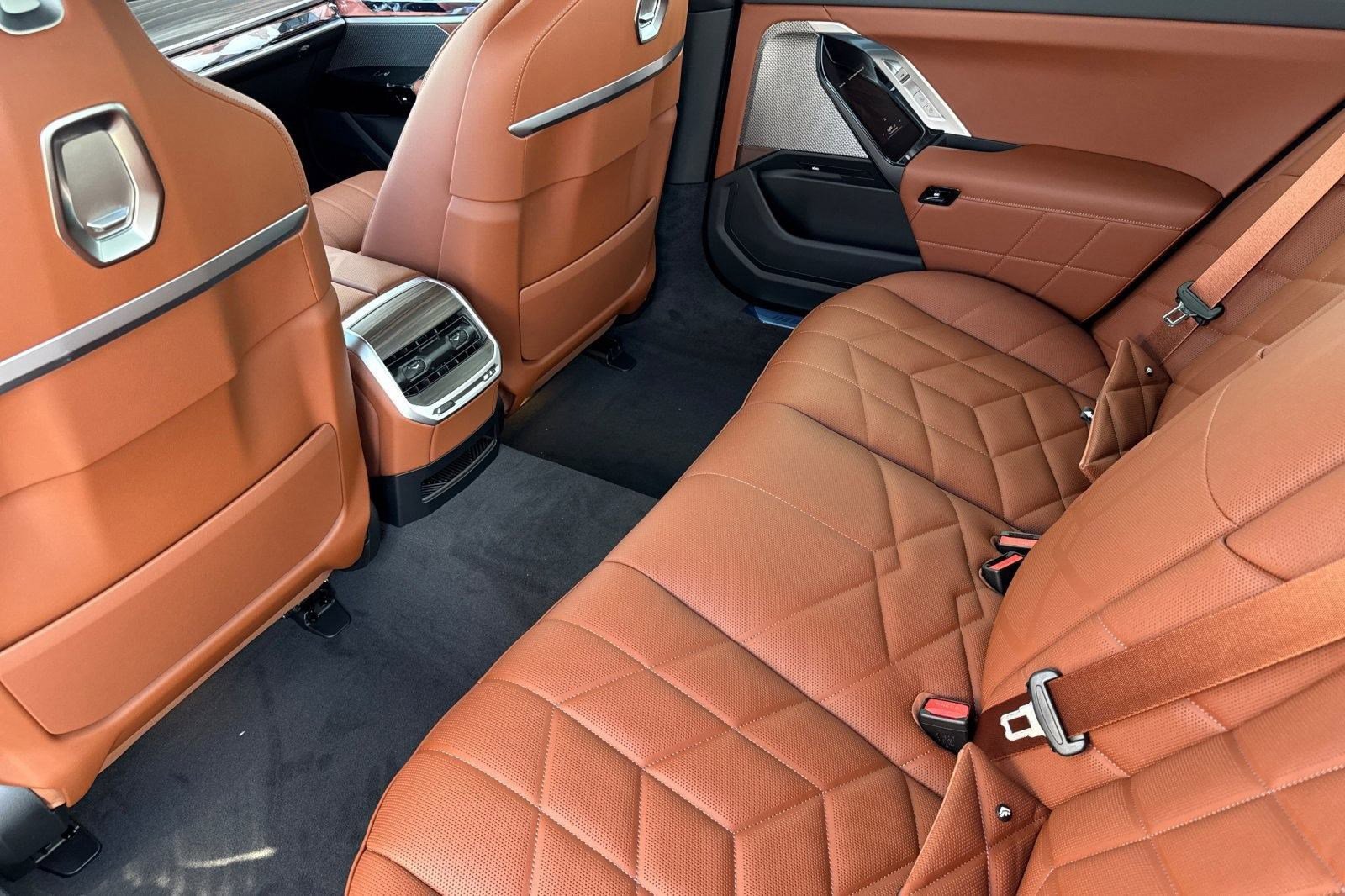 New 2026 BMW 750e xDrive image 14
