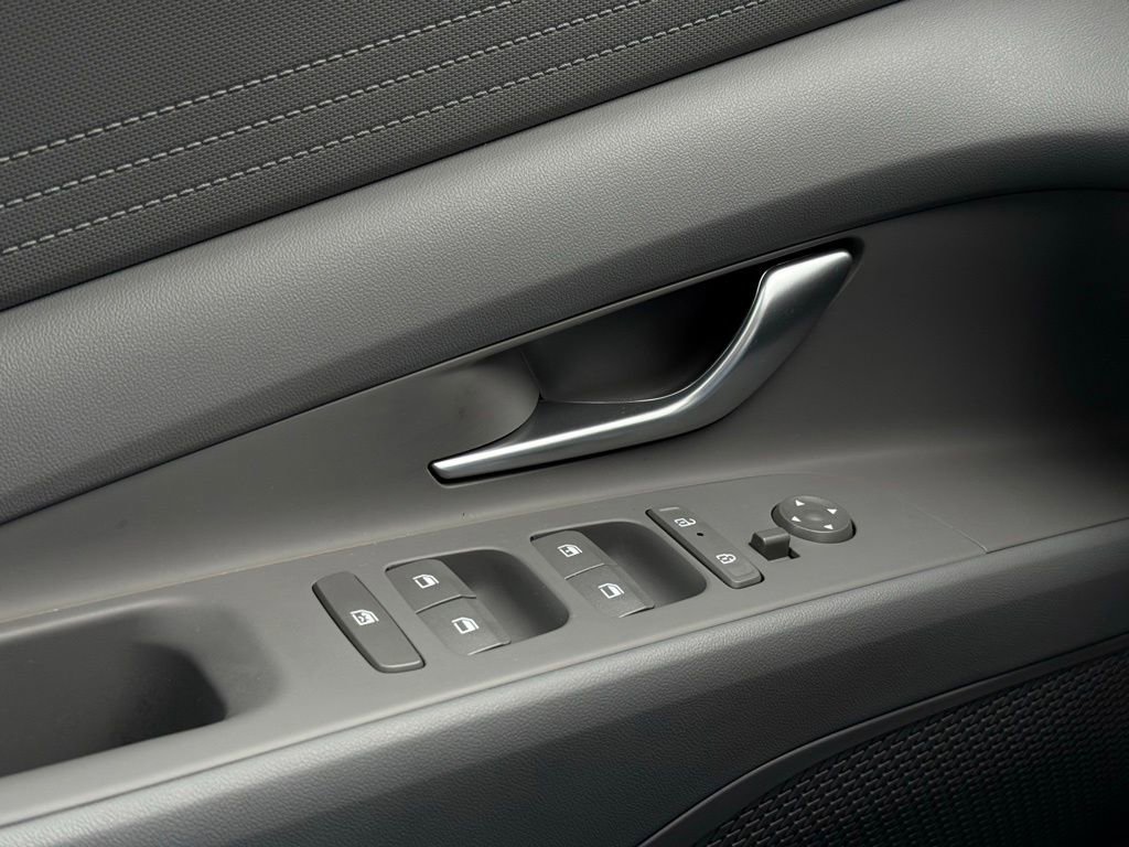 Used 2024 Hyundai Elantra SE image 17