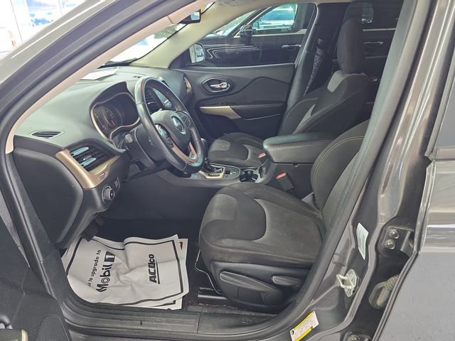 Used 2018 Jeep Cherokee Latitude w/ Altitude Package image 13