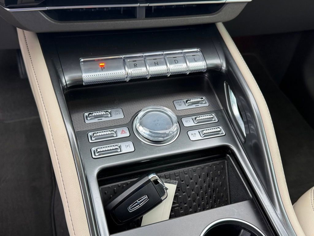 Used 2025 Lincoln Nautilus Premier image 26