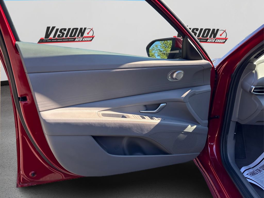 Certified 2025 Hyundai Elantra SE w/ Cargo Package image 23