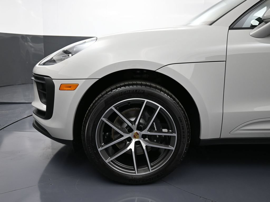 Certified 2026 Porsche Macan AWD/4WD image 12