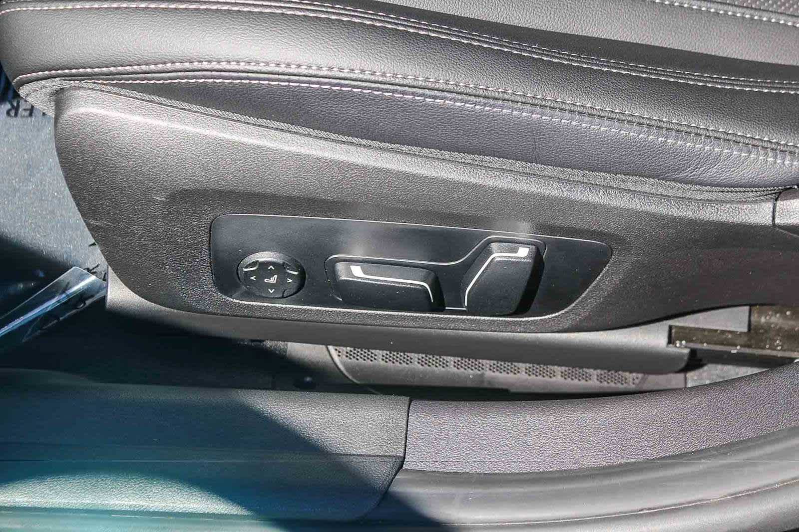Used 2026 BMW 330i Sedan w/ Convenience Package RWD image 20