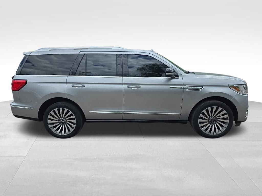 Used 2021 Lincoln Navigator Reserve w/ Luxury Package AWD/4WD image 4