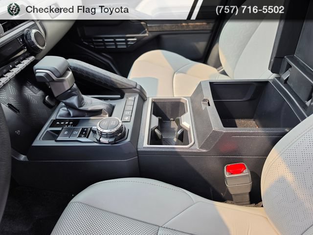 Used 2024 Toyota Tacoma Limited w/ Limited Package (LT) AWD/4WD image 39