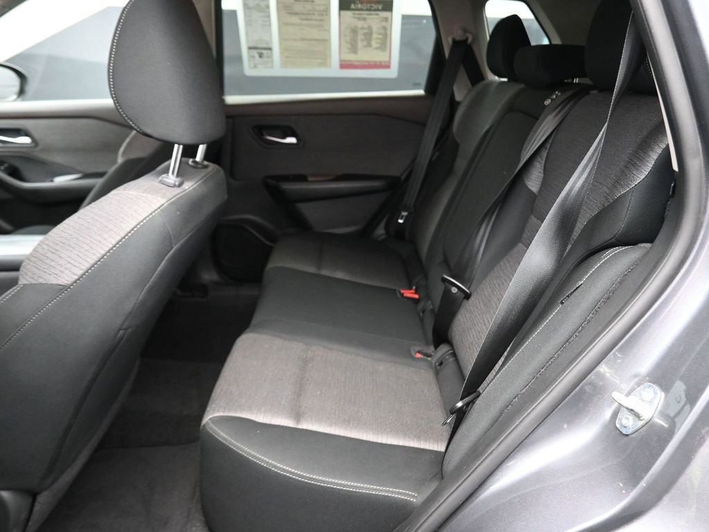 Used 2023 Nissan Rogue SV image 11