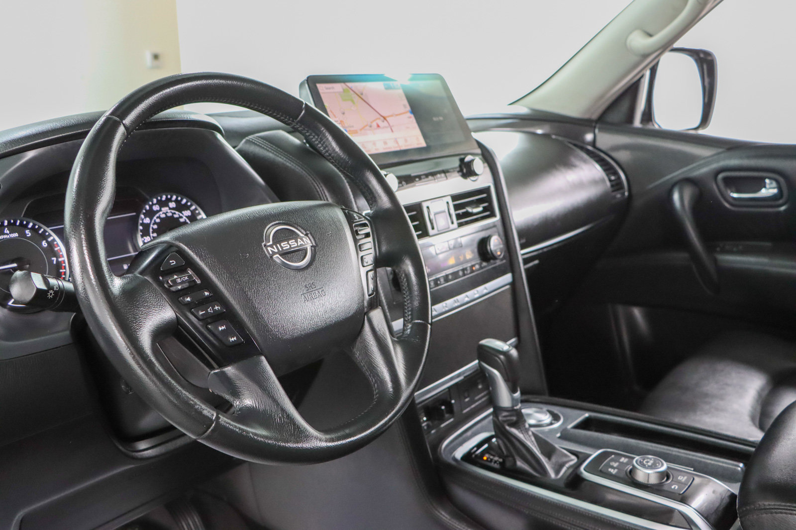 Used 2022 Nissan Armada SV w/ SV Appearance Package RWD image 23