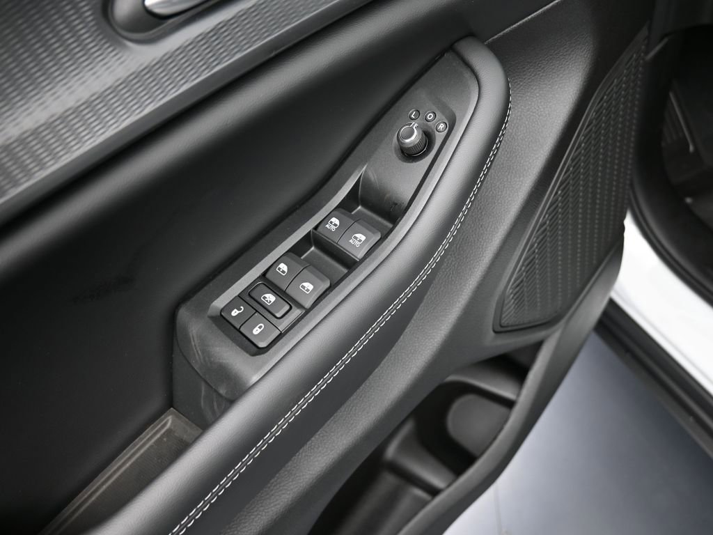 New 2025 Jeep Grand Cherokee Altitude image 14