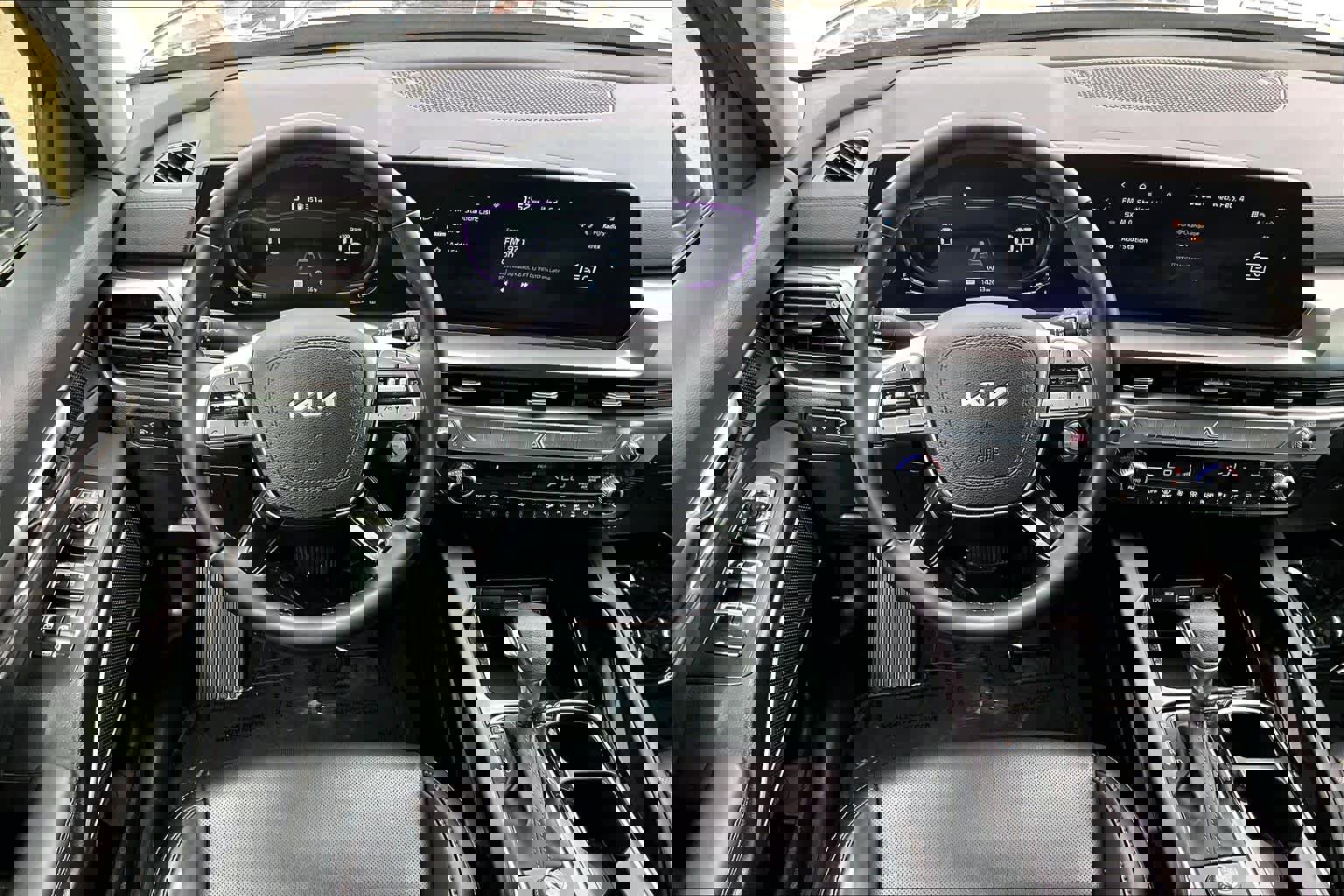 Used 2024 Kia Telluride LX image 6