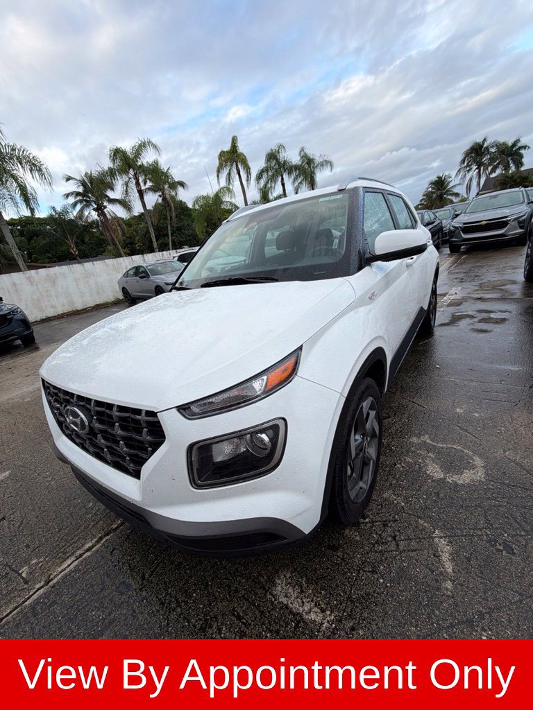 Used 2026 Hyundai Venue SEL FWD image 1