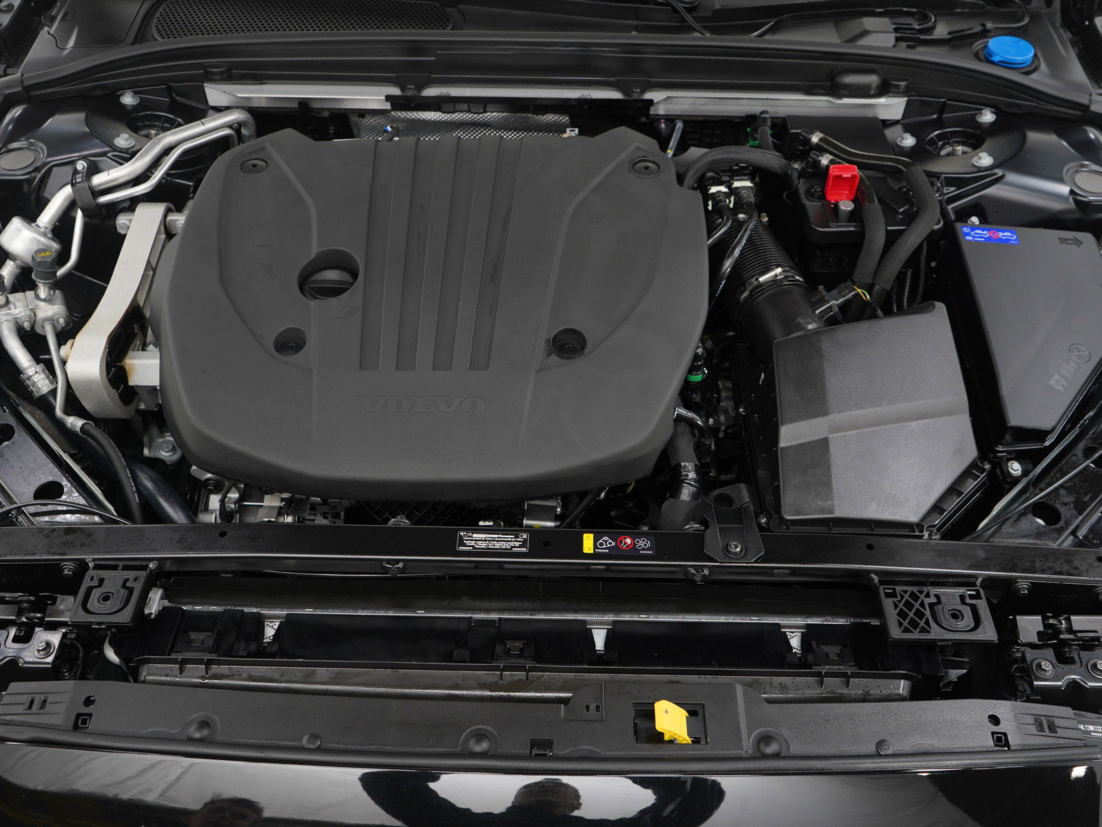 Used 2025 Volvo V60 B5 Cross Country Plus image 33