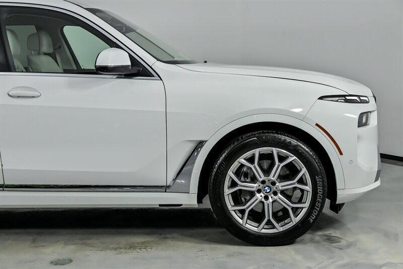 Used 2023 BMW X7 xDrive40i AWD/4WD image 14