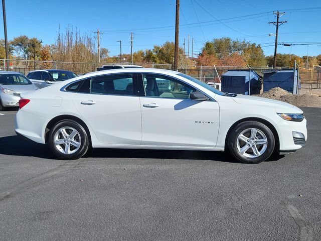 Used 2022 Chevrolet Malibu LS FWD image 2