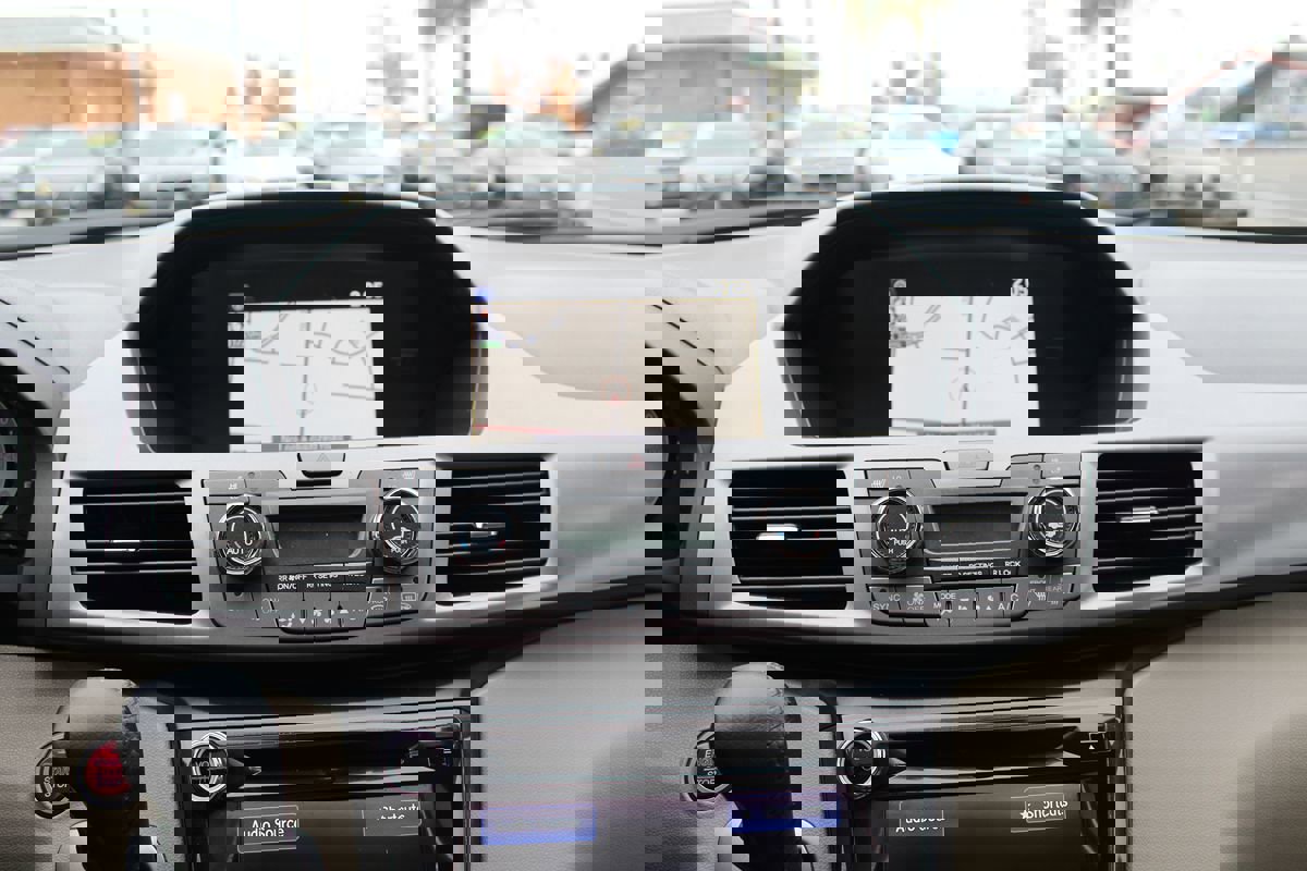 Used 2015 Honda Odyssey Touring Elite image 30