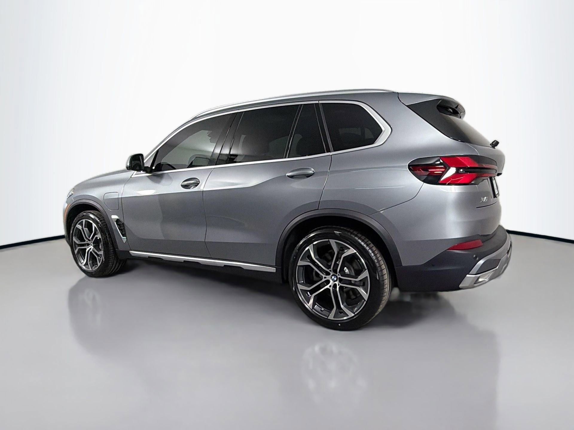 New 2026 BMW X5 xDrive50e image 7