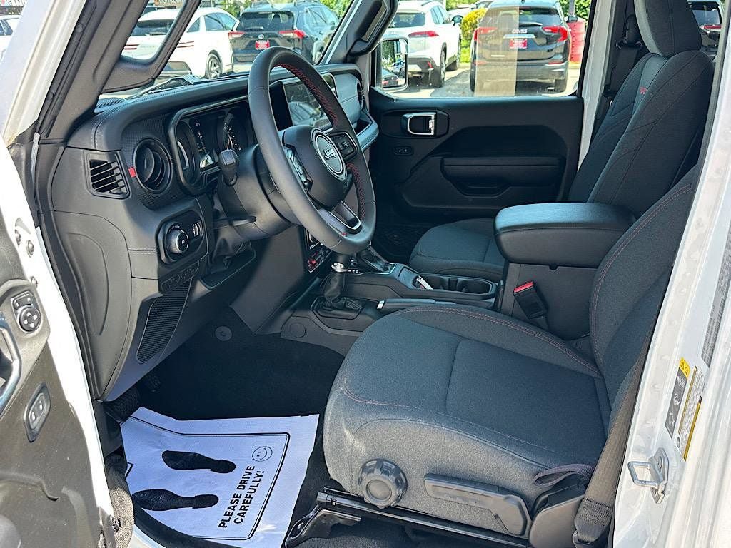 Used 2024 Jeep Wrangler Unlimited Rubicon AWD/4WD image 12