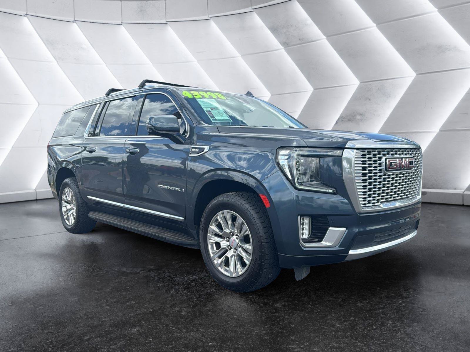 Used 2021 GMC Yukon XL Denali AWD/4WD image 1