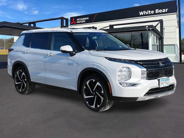 Used 2025 Mitsubishi Outlander SE image 1