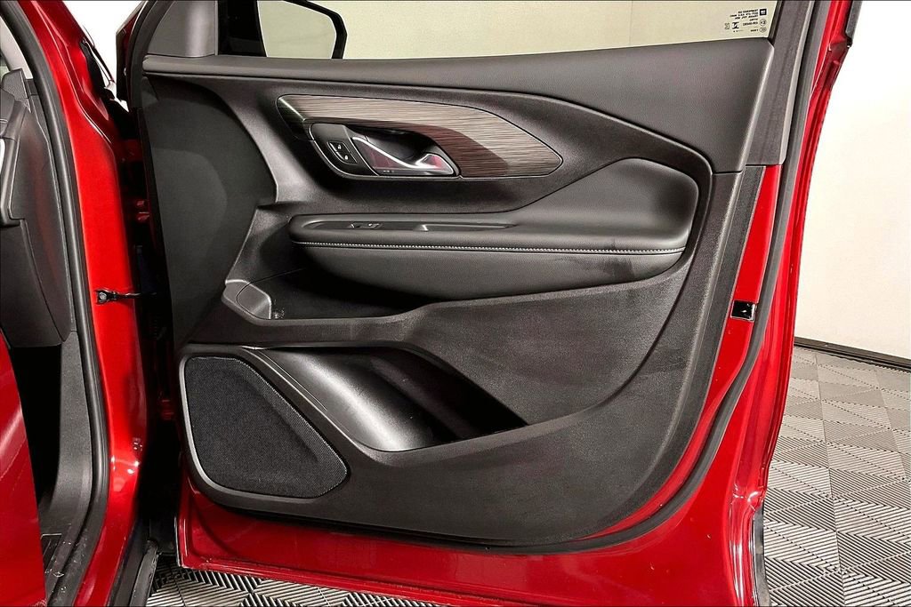 Used 2024 GMC Terrain SLE w/ Driver Convenience Package image 25