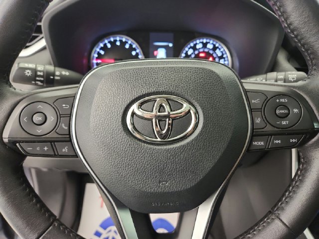 Used 2022 Toyota RAV4 XLE Premium AWD/4WD image 16