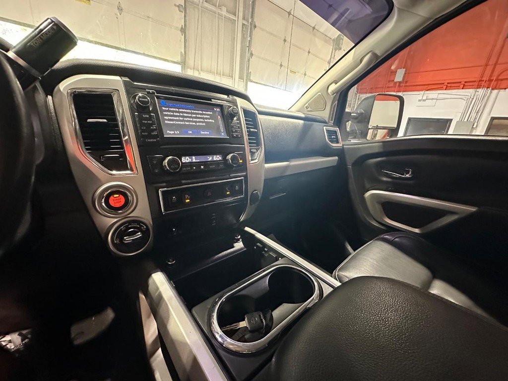 Used 2018 Nissan Titan PRO-4X w/ Pro-4x Convenience Package AWD/4WD image 23