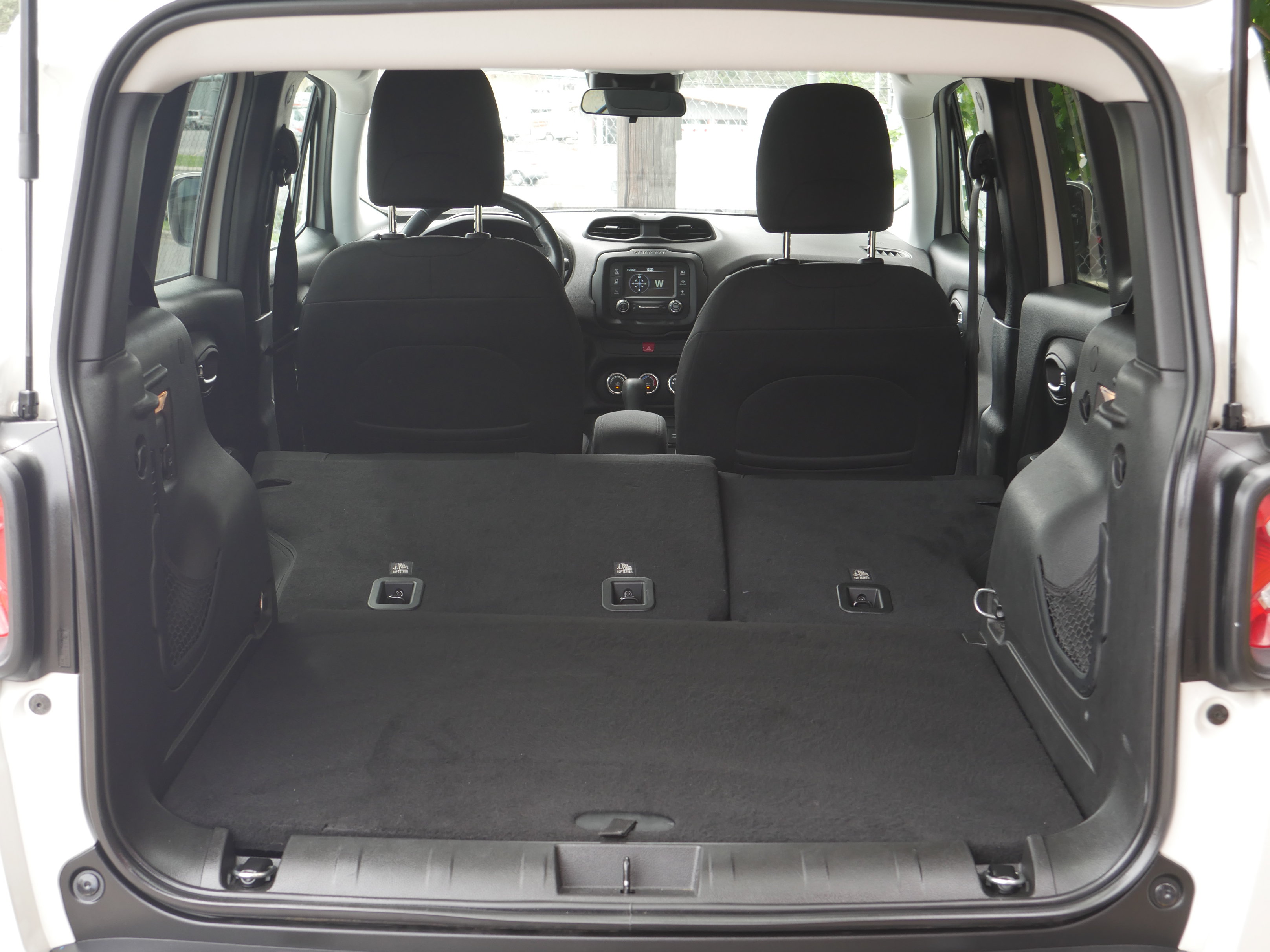 Used 2017 Jeep Renegade Latitude AWD/4WD image 23
