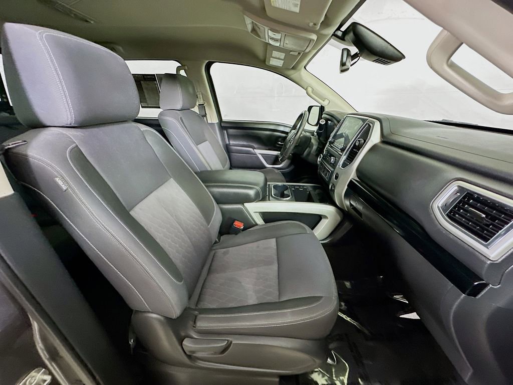Used 2021 Nissan Titan SV w/ SV Convenience Package image 12