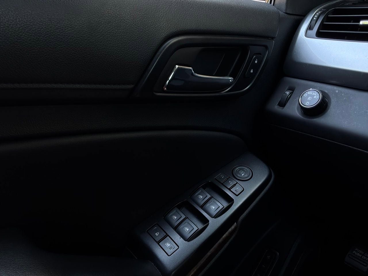 Used 2018 Chevrolet Tahoe LT RWD image 25