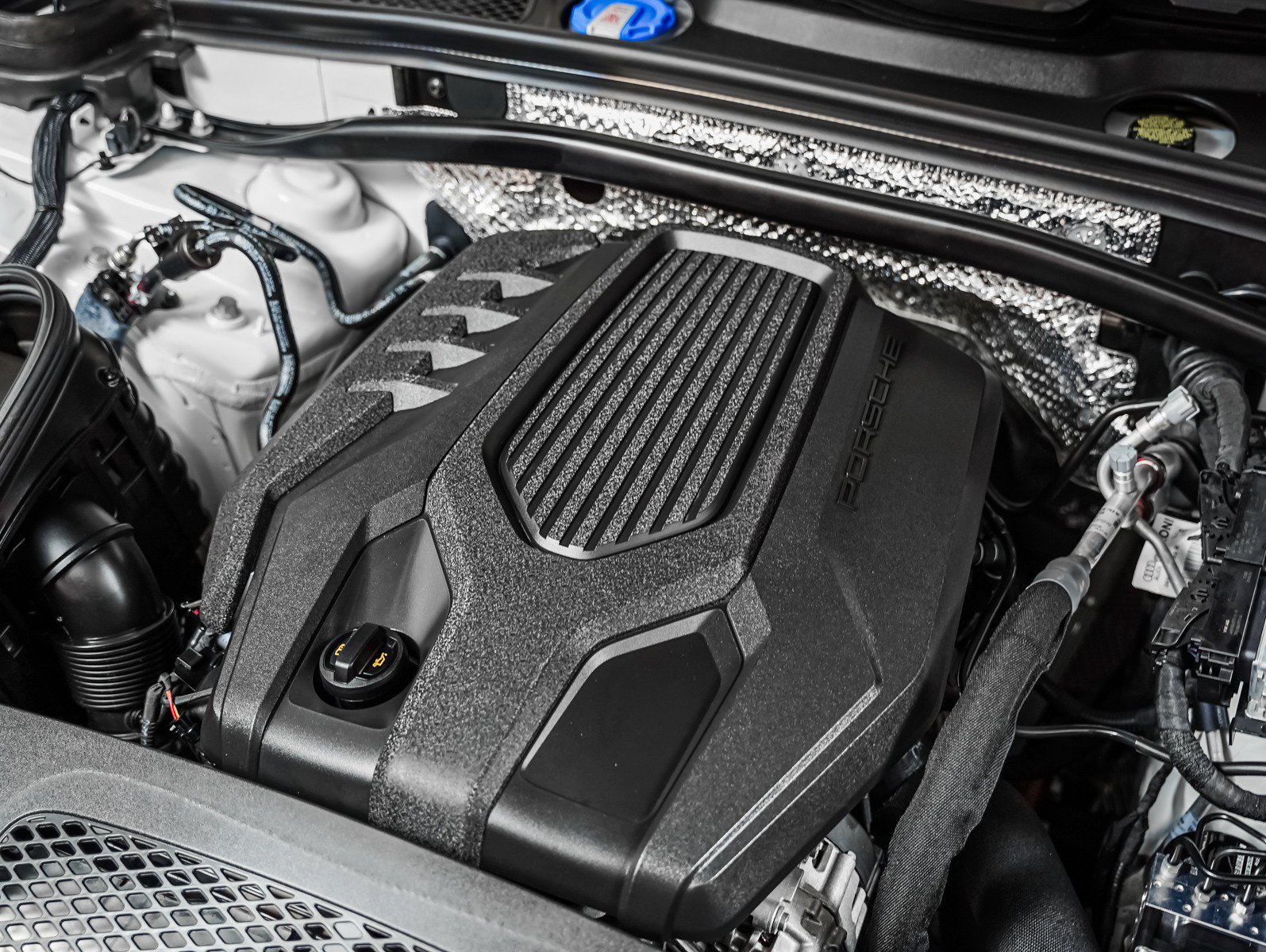 Certified 2026 Porsche Macan AWD/4WD image 13