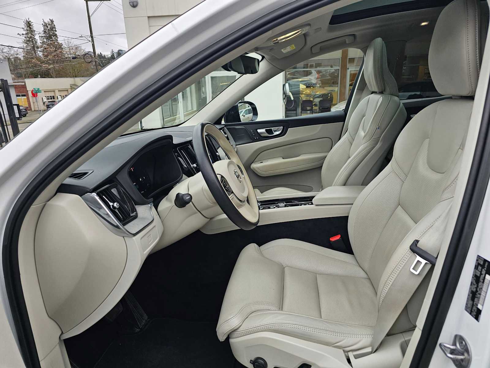 Certified 2023 Volvo XC60 B6 Ultimate w/ Protection Package Premier image 23