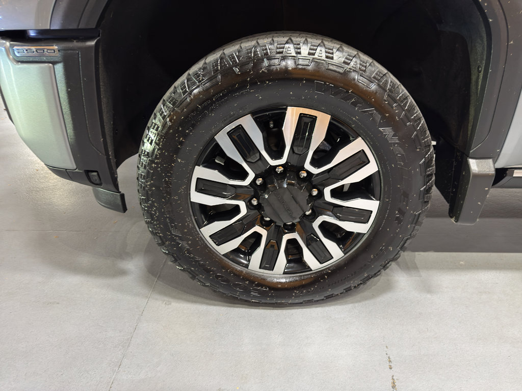 Used 2025 GMC Sierra 3500 Denali Ultimate image 9