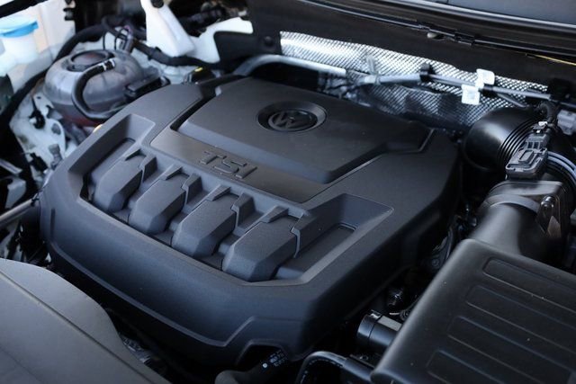 Used 2023 Volkswagen Tiguan SE R-Line image 8