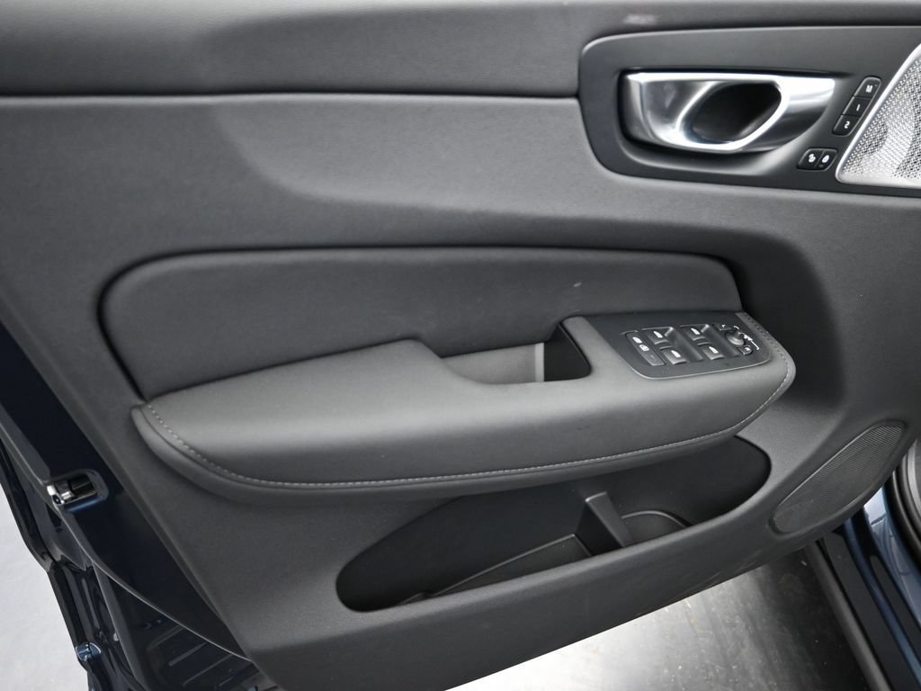 New 2026 Volvo XC60 B5 Ultra w/ Climate Package AWD/4WD image 9