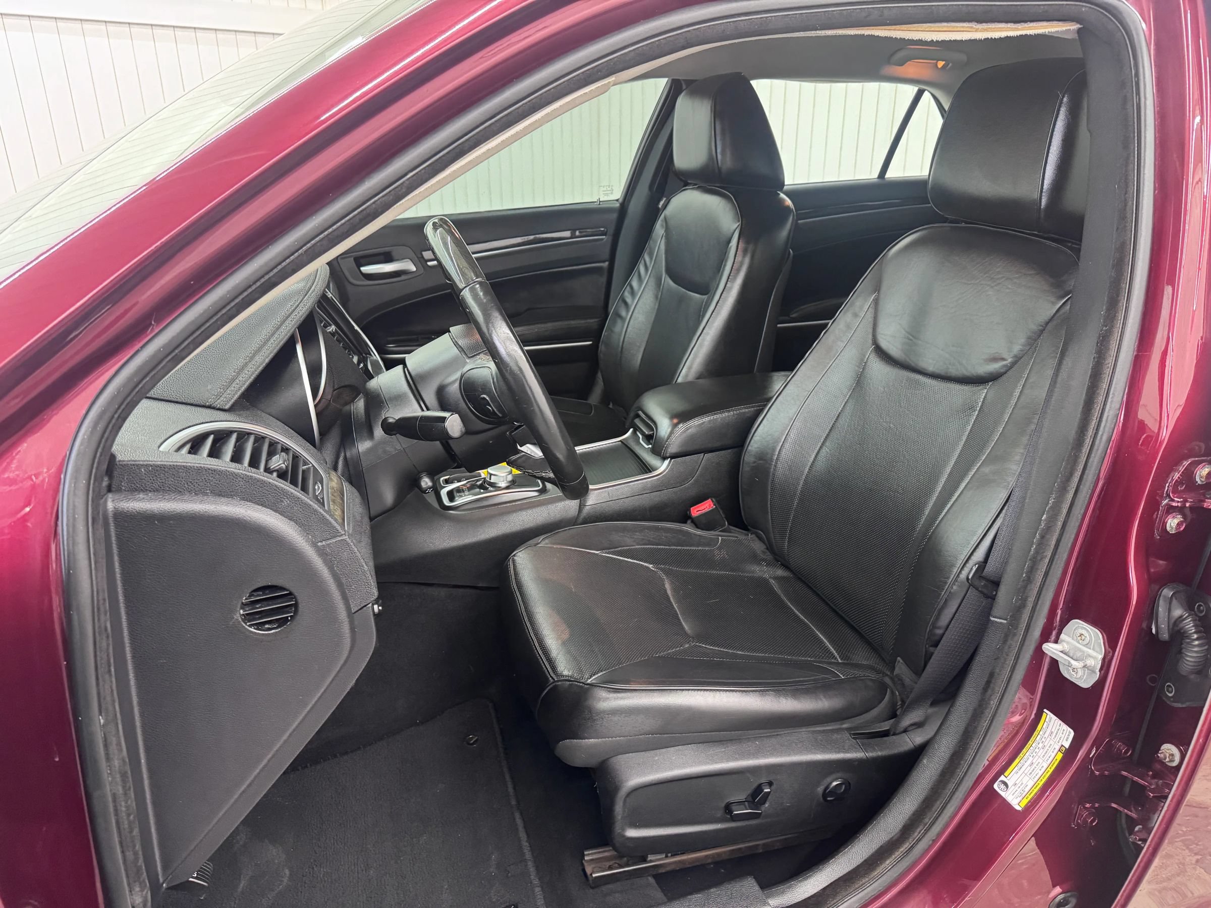 Used 2019 Chrysler 300 Limited AWD/4WD image 9